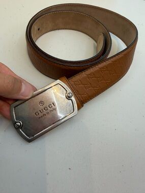 Gucci Men’s Brown Embossed Leather Belt with Silver Buckle size is 3.5*80cm